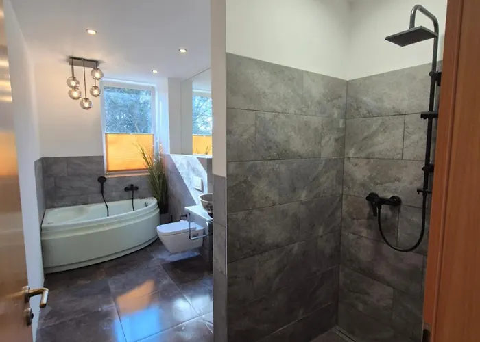 Monteurzimmer 3 Am Mit Garten منزل للإقامة زيوثين